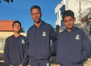 Pela primeira vez, São Sebastião do Oeste entrega uniformes com kit de frio.