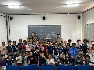 Policiais militares em São Sebastião do Oeste realizaram palestras em várias turmas da Escola Municipal José Batista Leite.