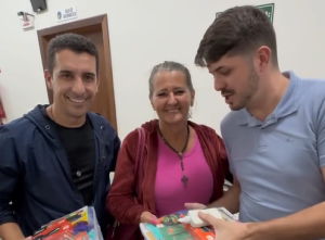 EDUCAÇÃO - Entrega de kits para os professores