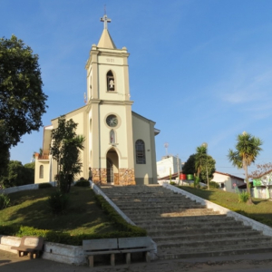 Homenagem a “Igreja de São Sebastião, nosso símbolo de fé e união em São Sebastião do Oeste/MG. Um lugar que guarda nossas histórias, acolhe nossas orações e fortalece nosso sentimento de comunidade.”