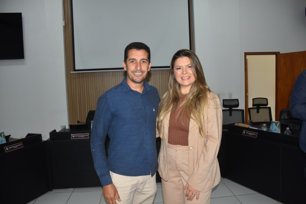 São Sebastião do Oeste empossa primeira prefeita de sua história