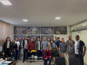 A Prefeitura de São Sebastião do Oeste recebeu, nesta data, a visita dos senhores Margonari Marcos e Jaderson Braga, gerentes de Assuntos Federativos da Presidência da República.