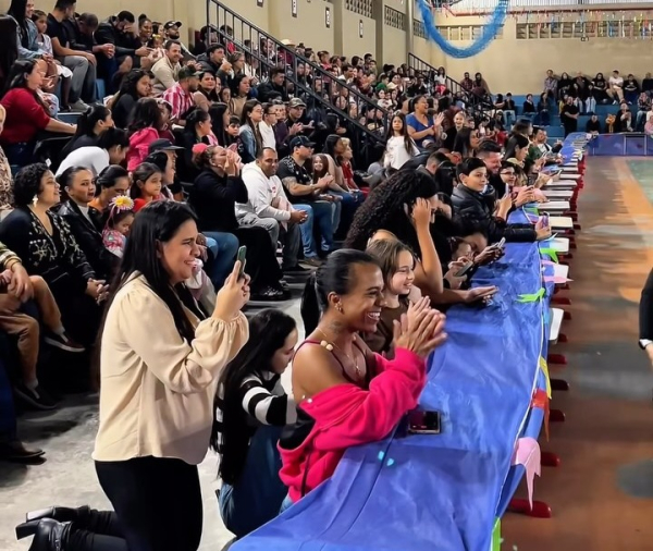 O encerramento das Festas Escolares Julinas foi sensacional. Quadrilha, crianças animadas, professores orgulhosos, pais emocionados.