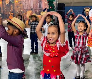 A Escola Municipal José Batista Leite deu um show na noite de ontem (9). As crianças brilharam durante as danças de quadrilha e as famílias ficaram encantadas com a performance dos nossos pequenos.